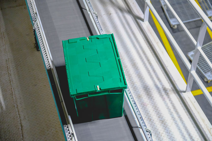 7 Advantages of Plastic Containers for Distribution