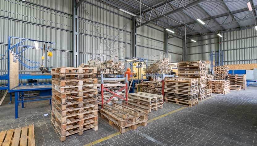 Repair of wooden pallets in Rotom warehouse