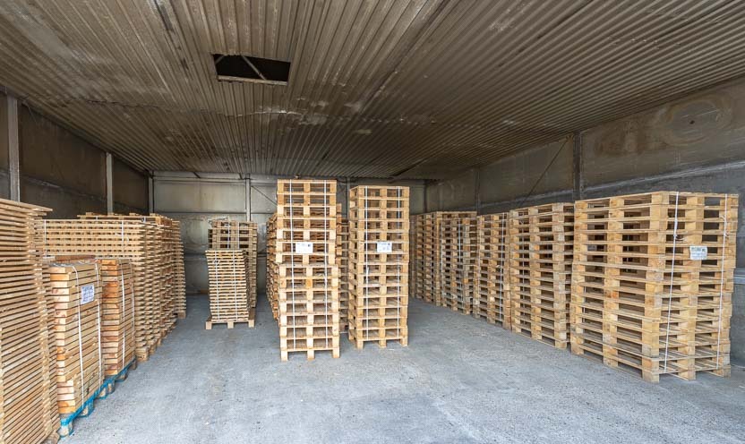 Heat treatment of wooden pallets in a Rotom drying room