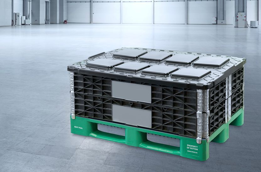 The plastic collar with the lid forms a transport crate