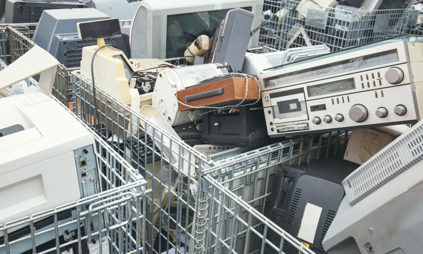 Plastic pallet boxes can be stacked./><h2>#4 Stage, which means preparation for sale as secondary raw materials - store safely in the Magnum box</h2><p>After the shredding, sorting and separation stages are completed, the separated raw materials are prepared for sale as utility materials for the production of new electronics or other products.</p><span class=