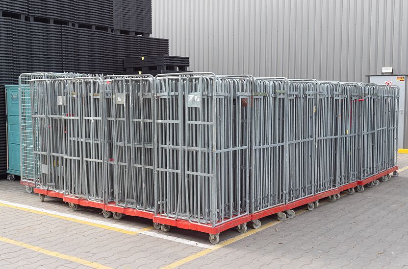 Stored roll containers in the storage yard